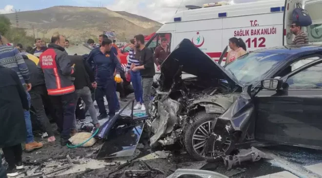 Bingöllü Aile Bayram Tatili Dönüşünde Kaza yaptı: 3 Ölü, 5 Yaralı