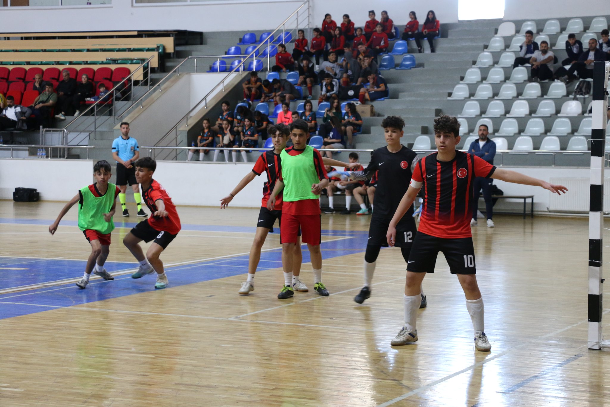 Bingöl’de Yıldızlar Futsal Grup Müsabakaları Başladı