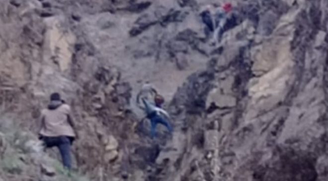 Bingöl’de Kayalıklarda Mahsur Kalan 4 Kişi Kurtarıldı!