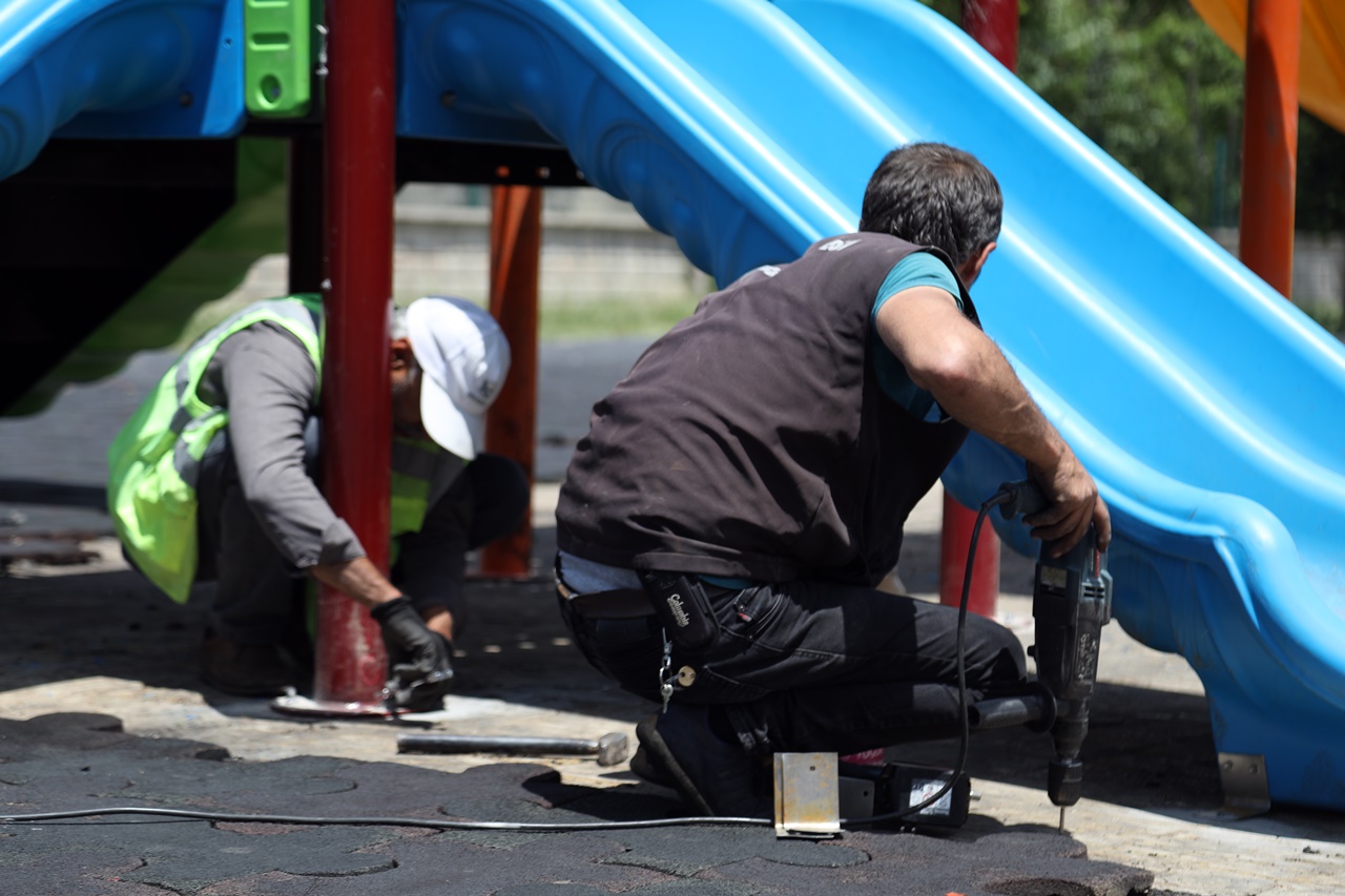 Bingöl Belediyesi Park ve Yeşil Alanlara Bahar Hazırlığında!