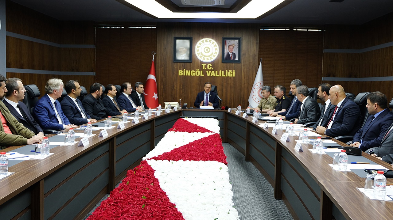 Bingöl’de Trafik Sorunlarına Çözüm Arayışı: İl Trafik Komisyonu Toplantısı Yapıldı