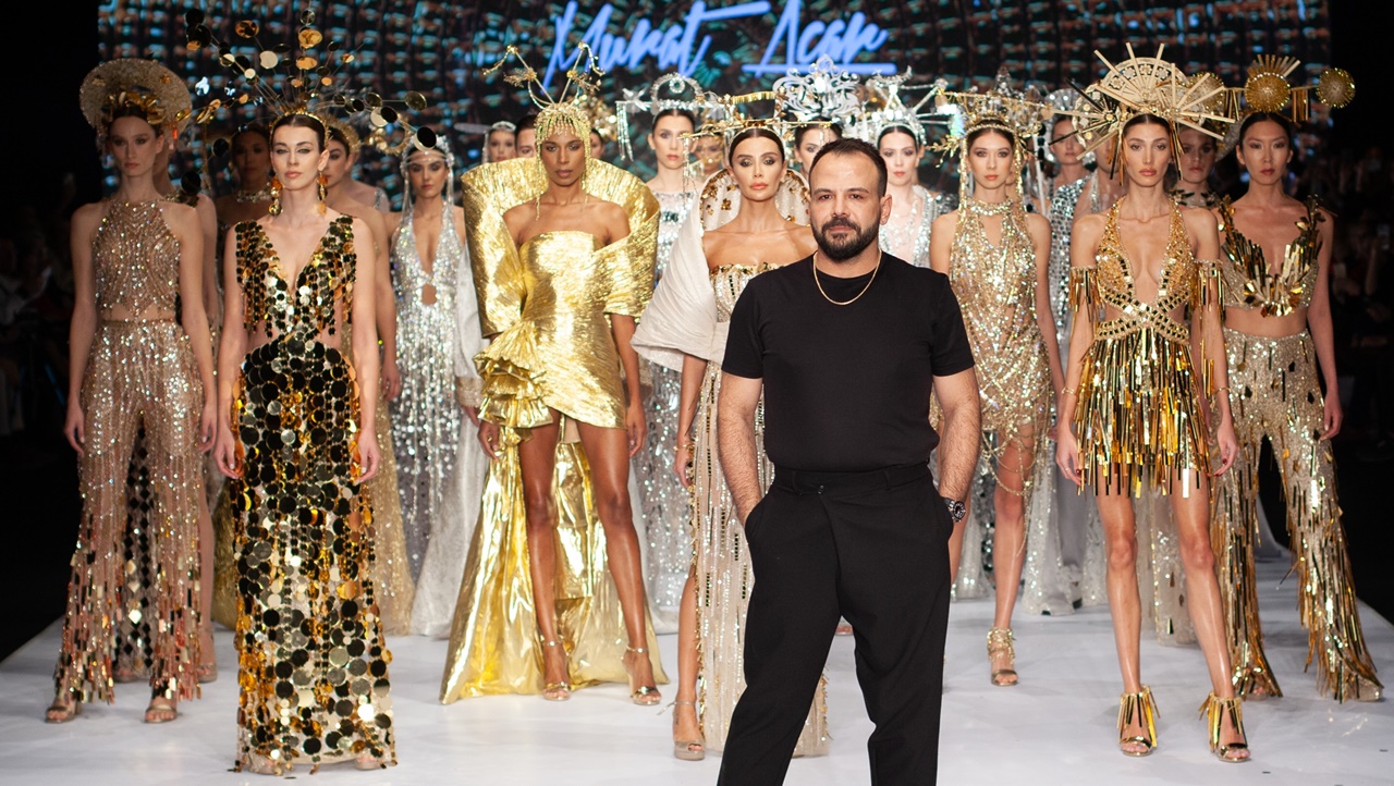 Murat Acar’ın 10. Yıl Özel Koleksiyonu “Florasion” Muhteşem Bir Defileyle Tanıtılıyor