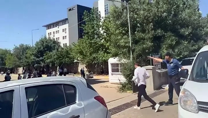 Bingöl’de Kimliklerini Unutan 6 Öğrenciyi Polis Sınava Yetiştirdi
