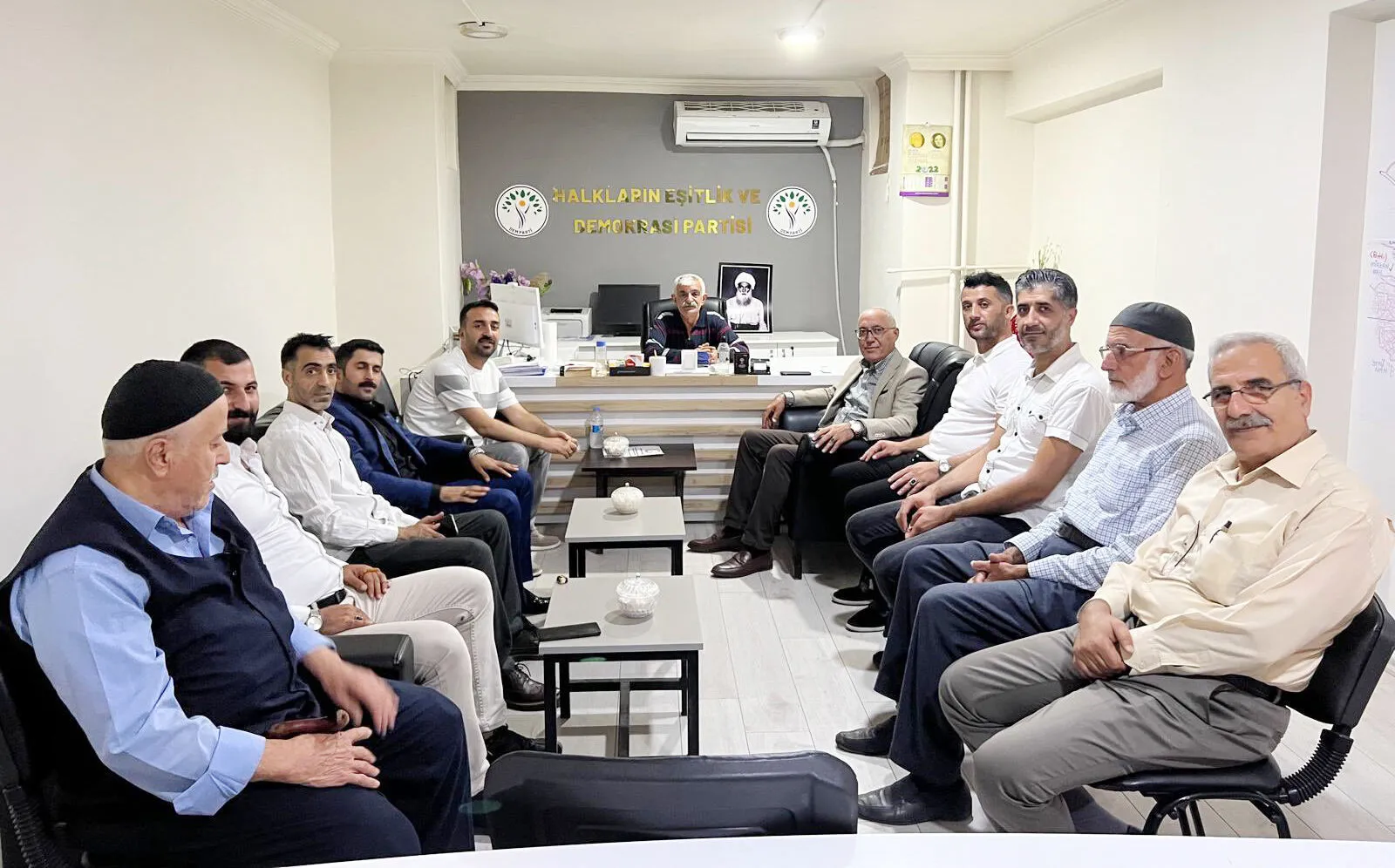 gelecek-partisi-milletvekilinden-dem-partiye-ziyaret-1