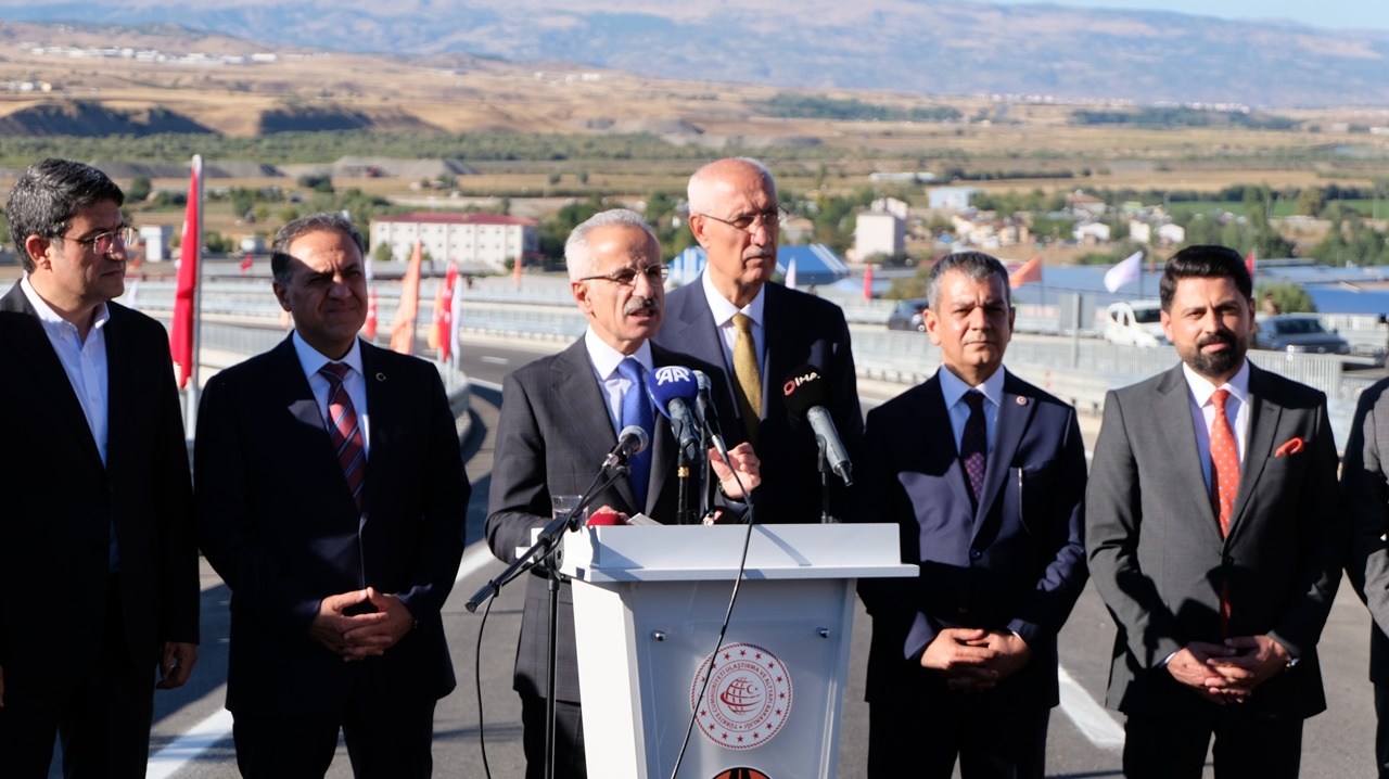 Bakan Uraloğlu: “Genç Viyadüğü Yıllık 104 Milyon Lira Tasarruf Sağlıyor”