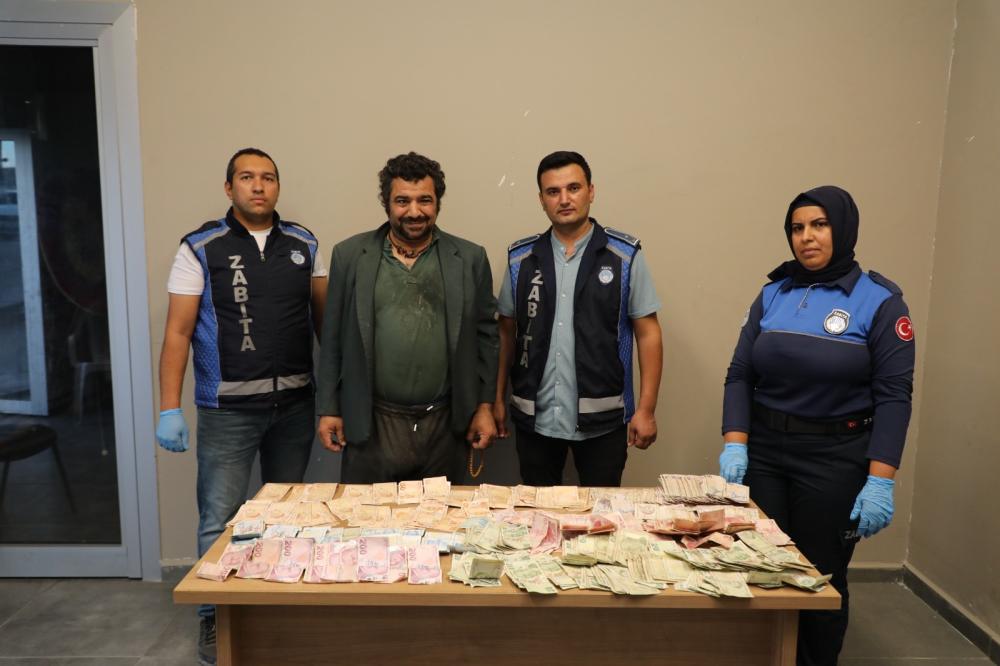 Hatay’da Dilenciden 12 Bin 980 Lira Çıktı!