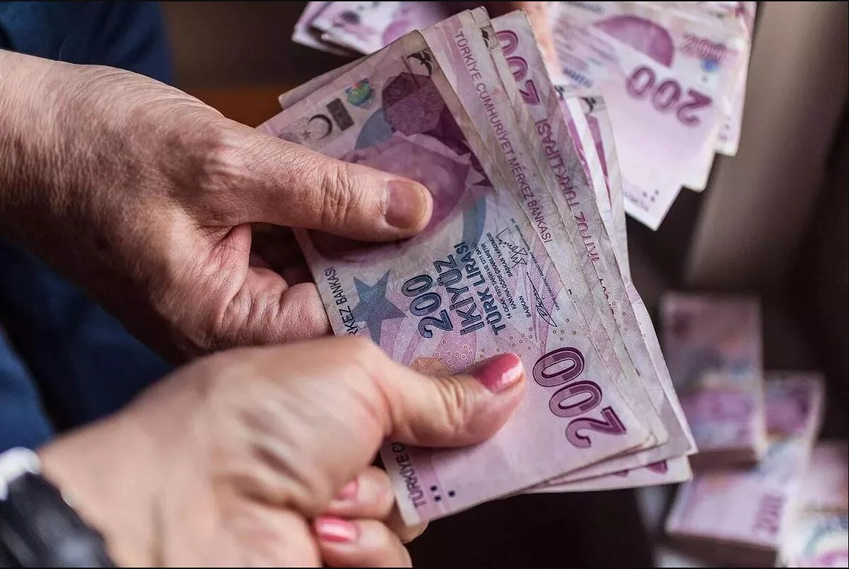 Asgari Ücretlinin Alım Gücü Eriyor: Emekli ve Memurlar da Etkilendi