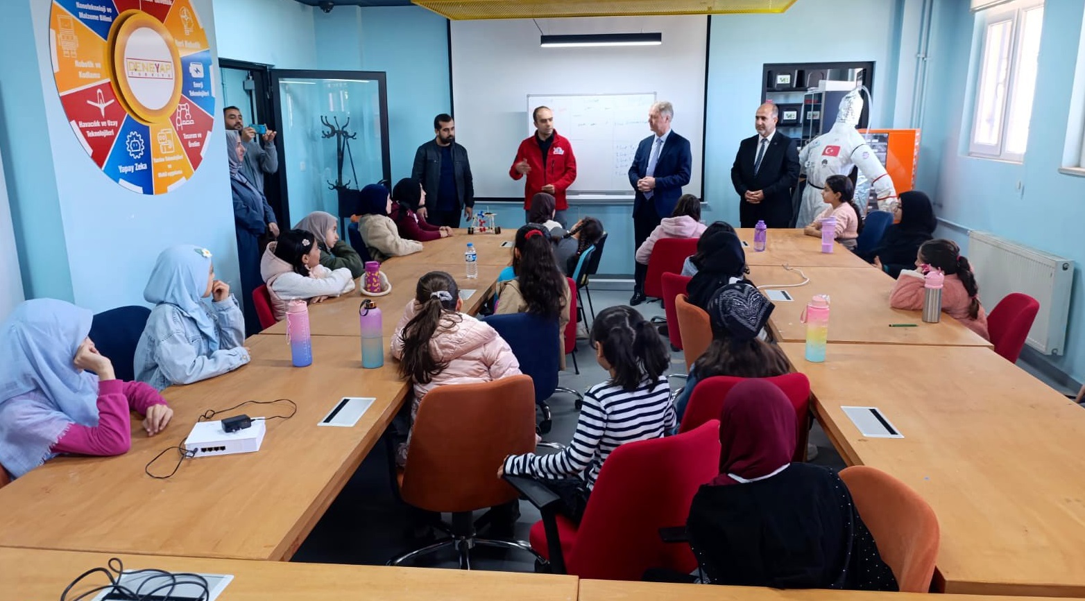 İl Milli Eğitim Müdürü Özel, Deneyap Atölyesi’nde Öğrencilerle Buluştu