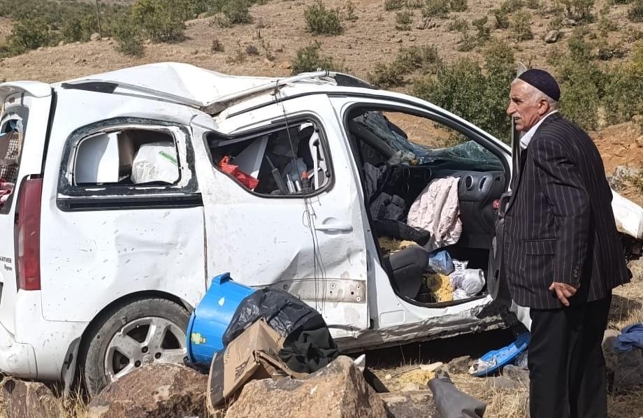 Bingöl-Solhan Yolunda Araç Takla Attı: 2 Yaralı