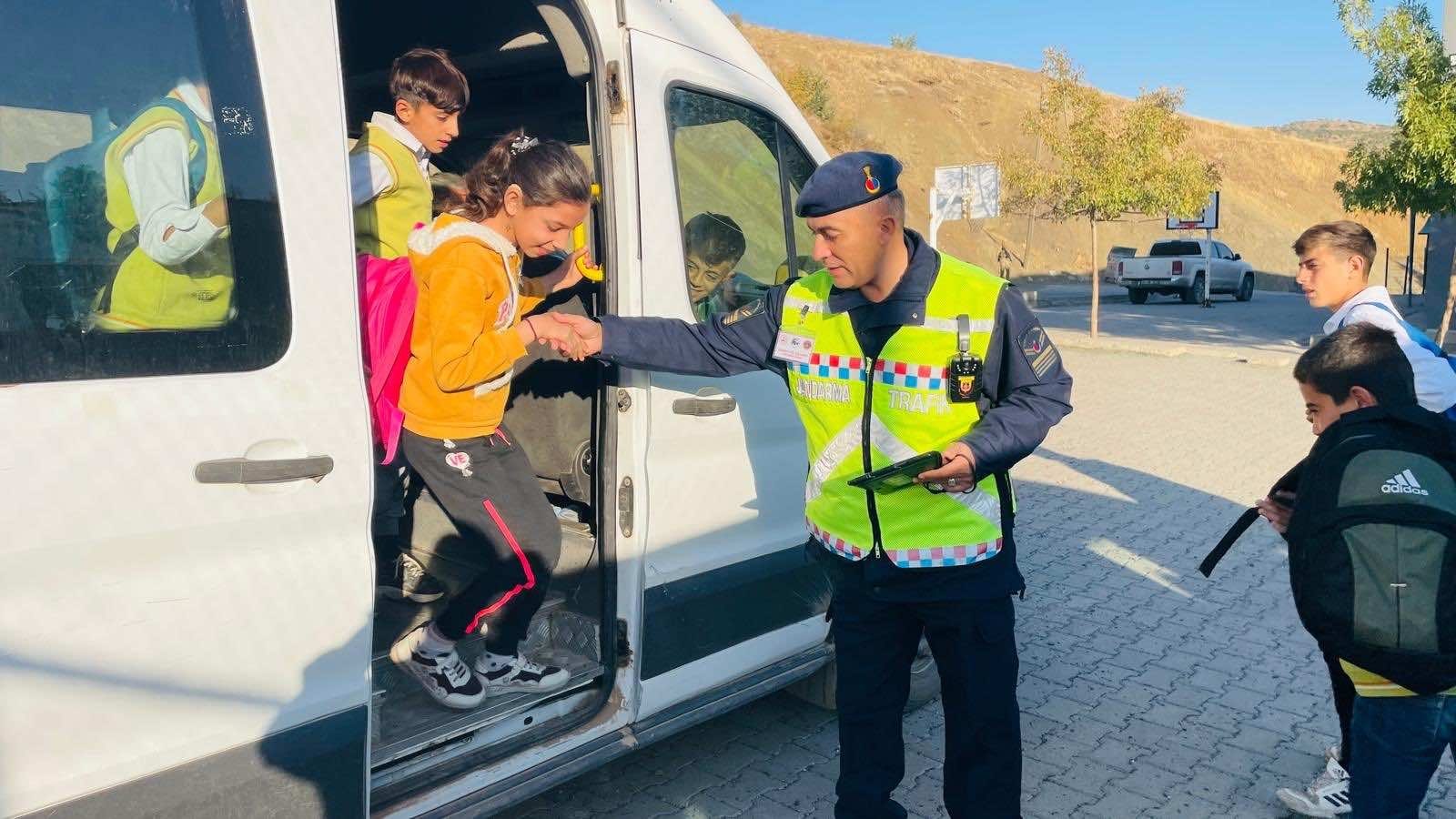 Bingöl’de Jandarma Ekiplerinden Okul Çevrelerine Güvenlik Denetimi