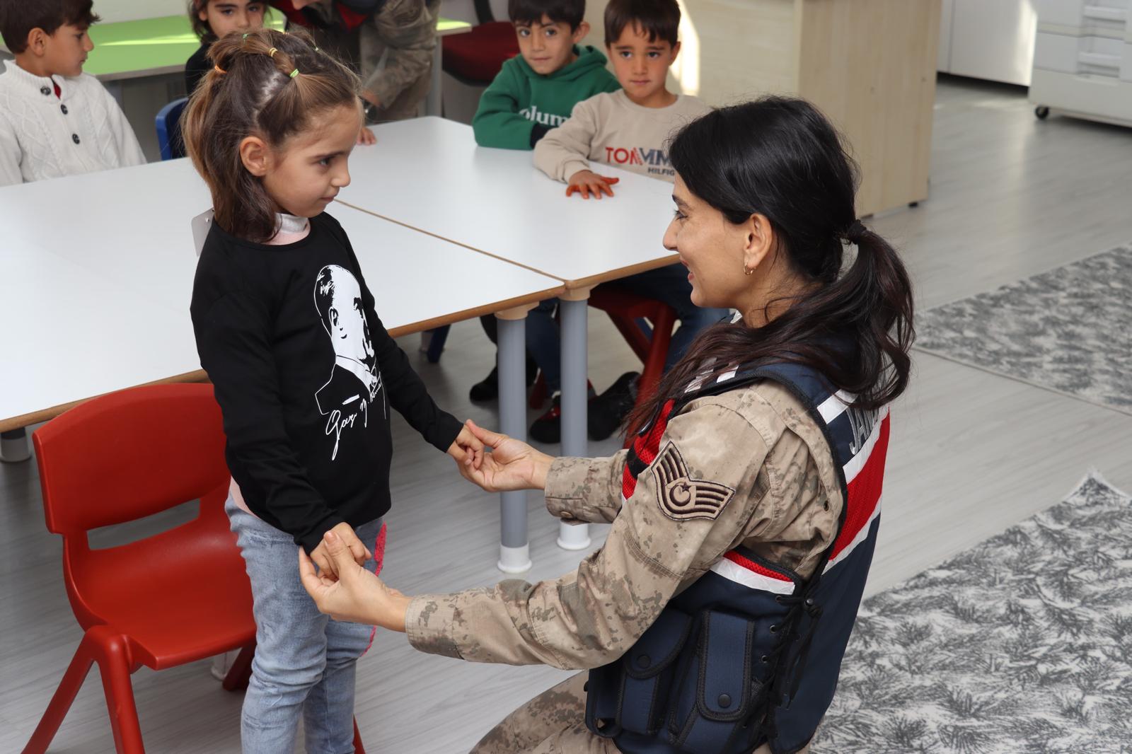 Jandarma Ekiplerinden Hacılar Köyünde Anlamlı 10 Kasım Etkinliği