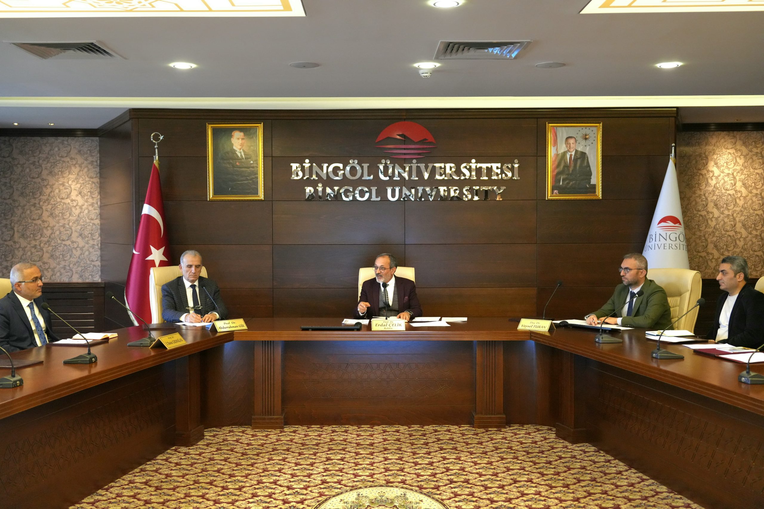 Bingöl Üniversitesi Rektörü, İşletmecilerle Toplantı Yaptı