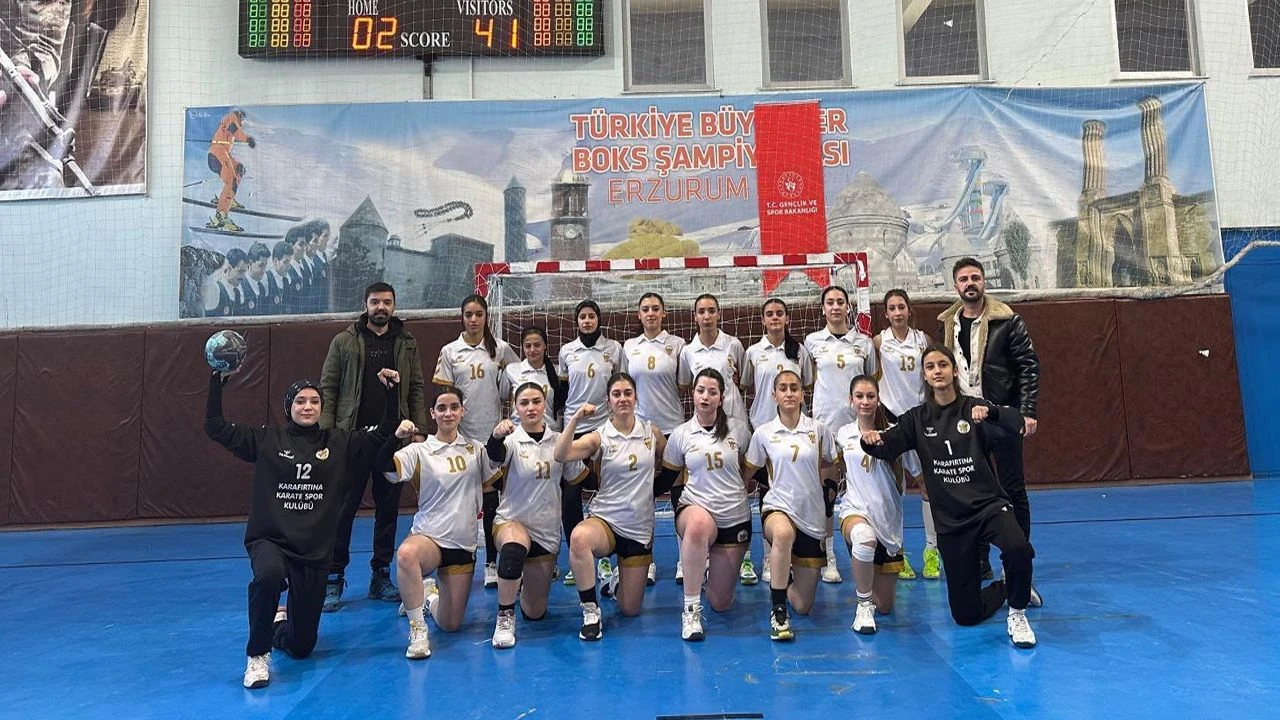 Bingöl Spor Lisesi Hentbolda Yarı Finalde