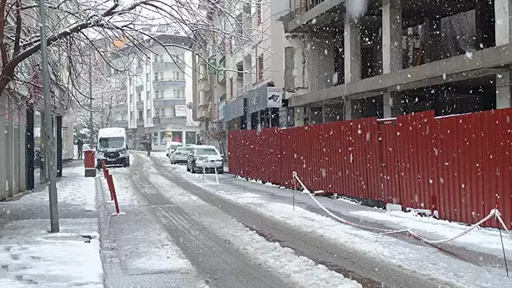 Bingöl’de Yoğun Kar Yağışı Nedeniyle Eğitime Ara Verildi
