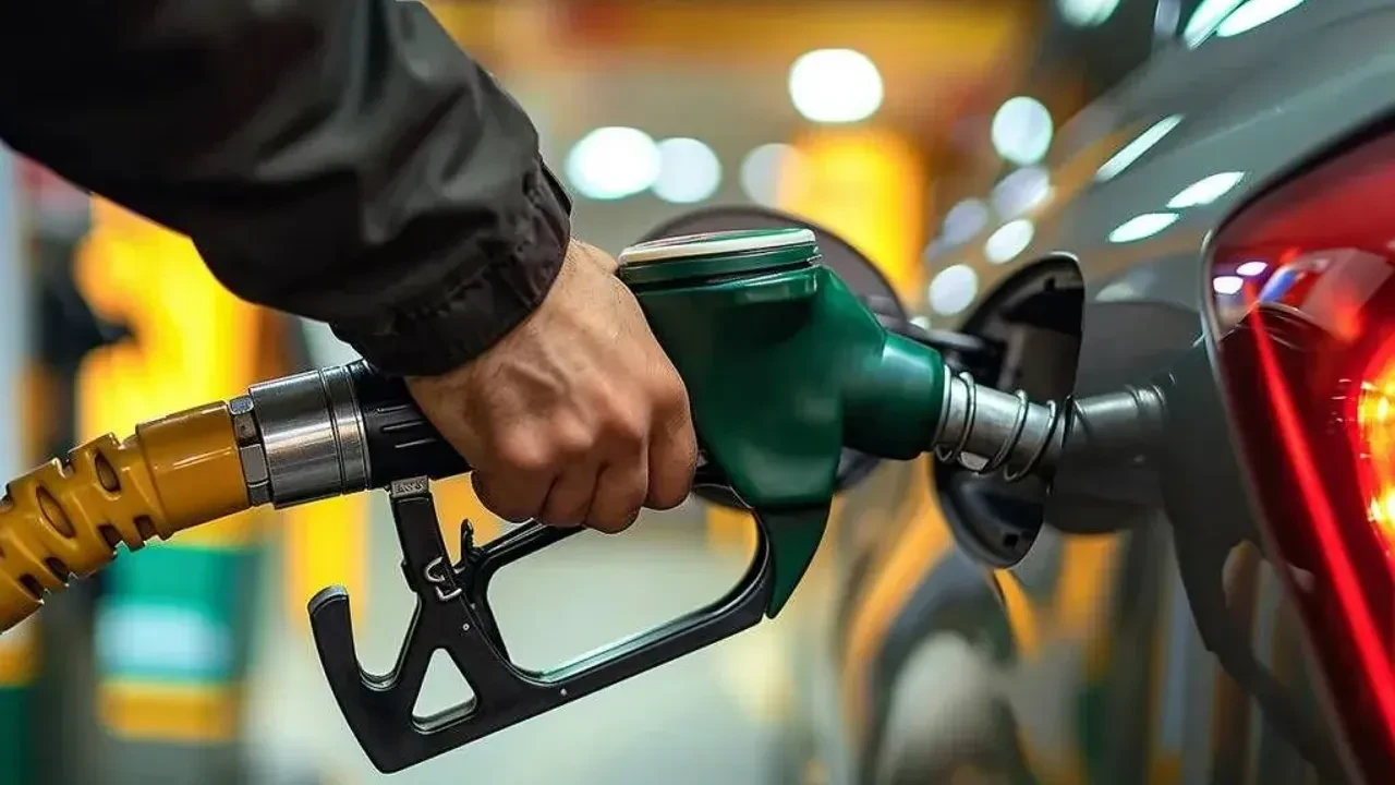 Hürümüz Boğazı Gerilimi Petrol Fiyatlarını Tırmandırdı: Motorine Büyük Zam Geliyor