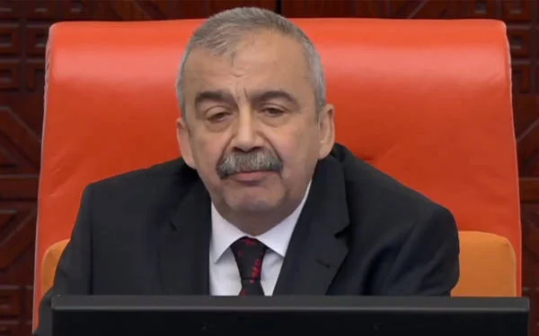 Sırrı Süreyya Önder’den Mecliste Sert Tepki: ‘Taş Olsa Çatlar!