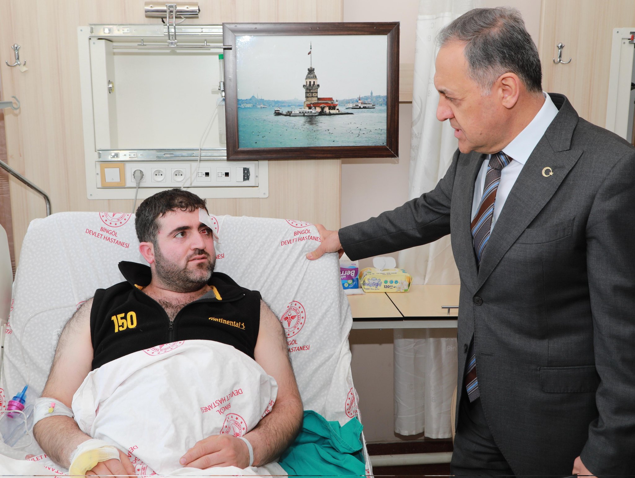 Bingöl Valisi Usta, Kazada Yaralananları Hastanede Ziyaret Etti