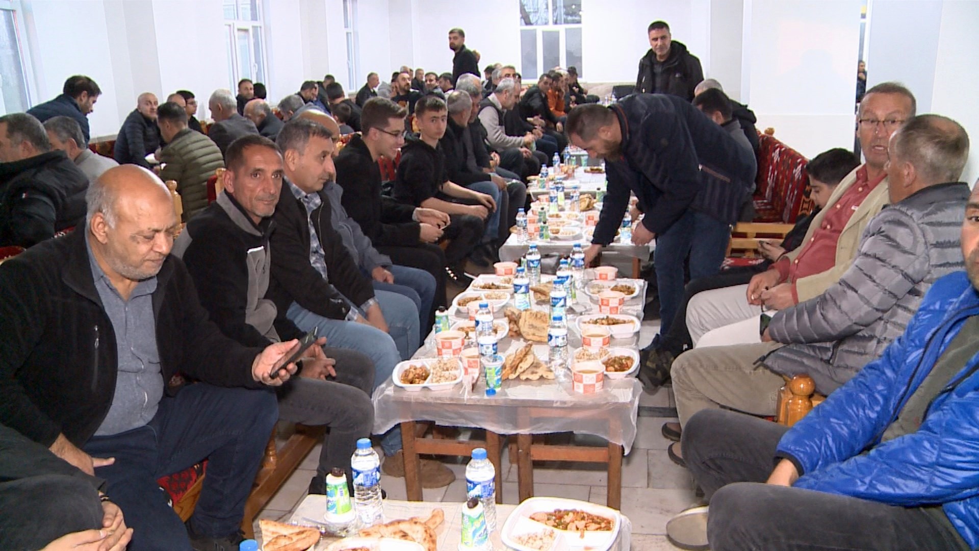 Bingöl’de 21 Yıllık İftar Geleneği Bin Kişiyi Aynı Sofrada Buluşturdu!