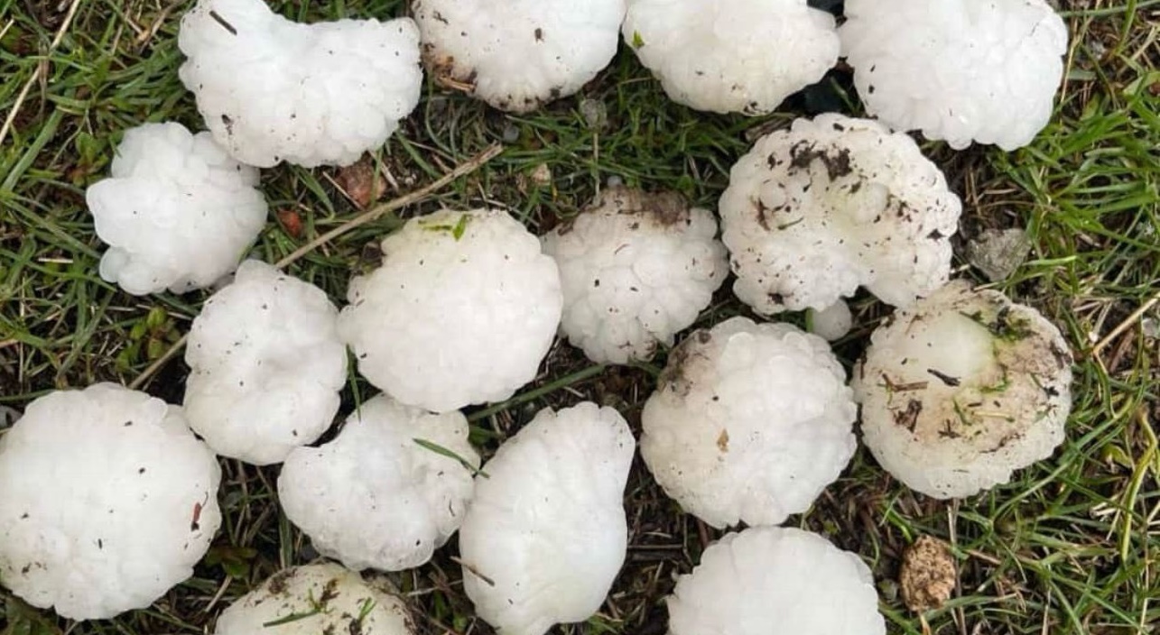 Meteoroloji Uyardı, Karlıova Doluya Teslim Oldu