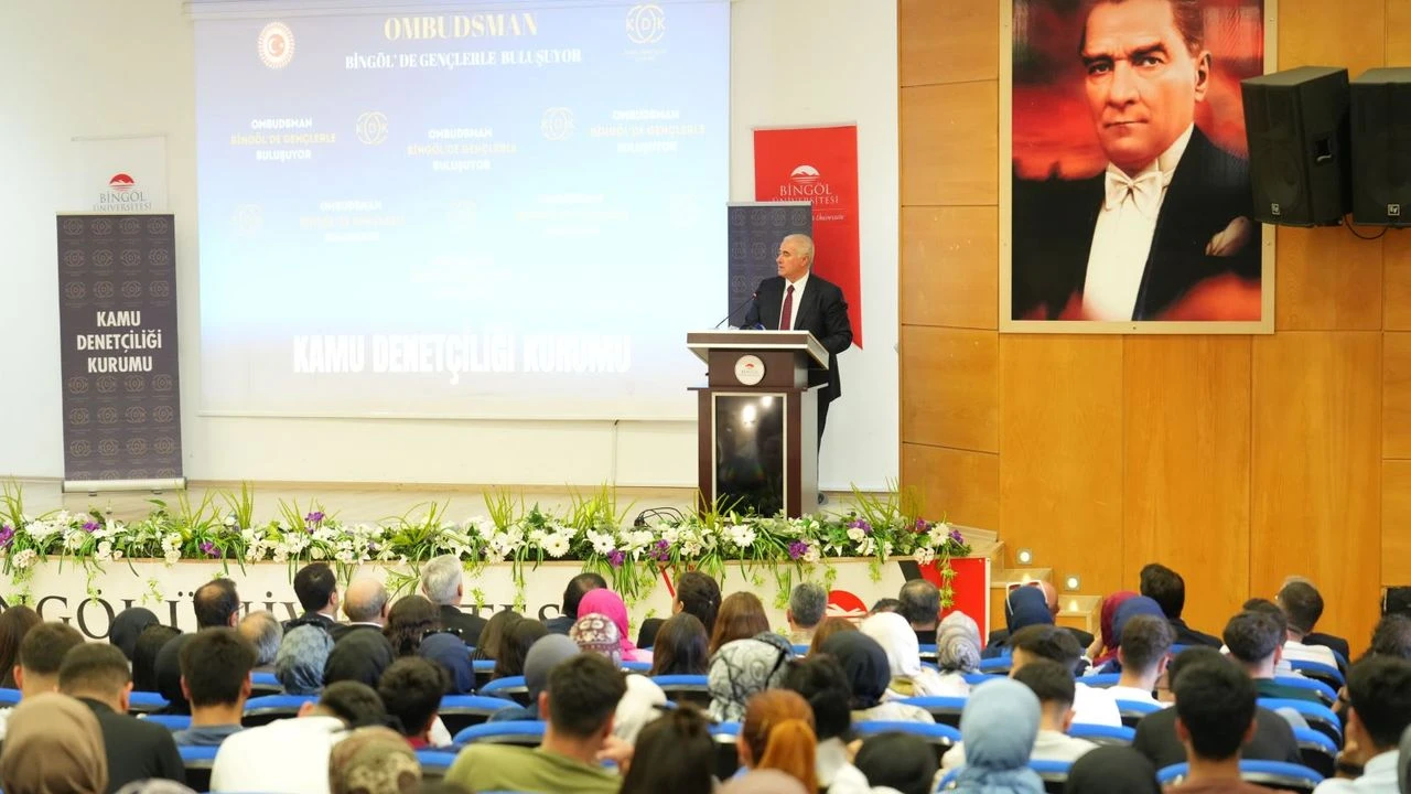 ombudsman-mehmet-akarca-genclerle-bulustu-1
