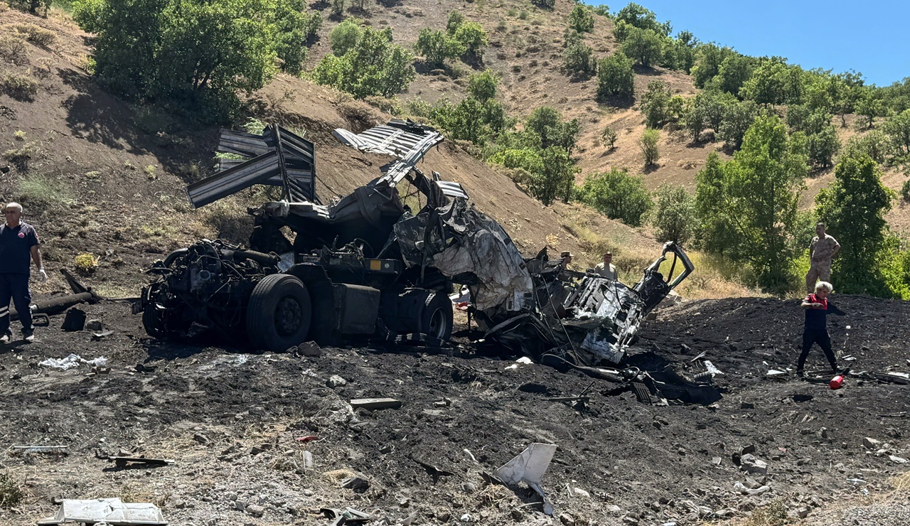 Maden Yüklü Tır Şarampole Yuvarlandı: 1 Ölü