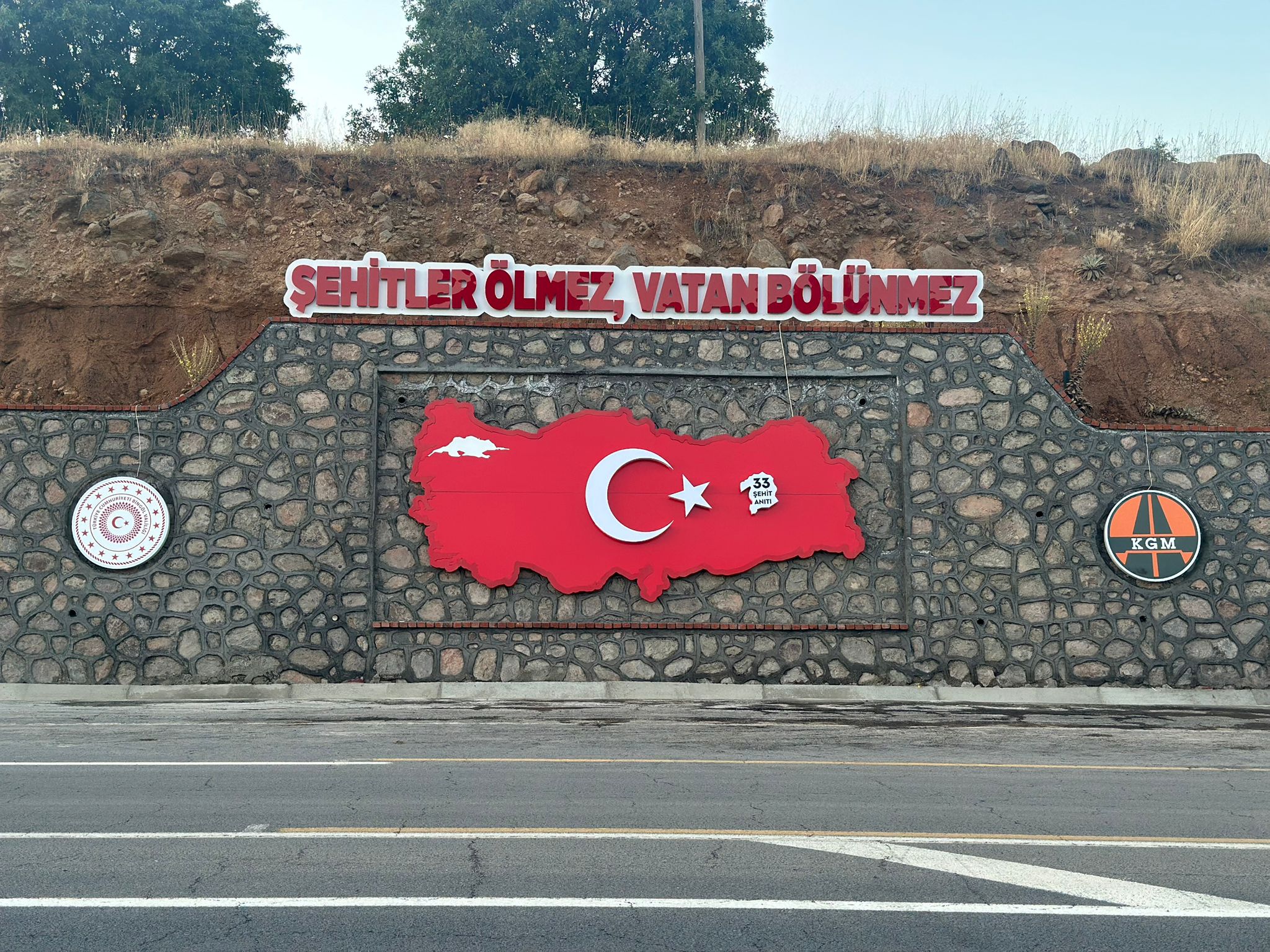 33 Şehit Anıtına Işıklı Dev Türkiye Haritası