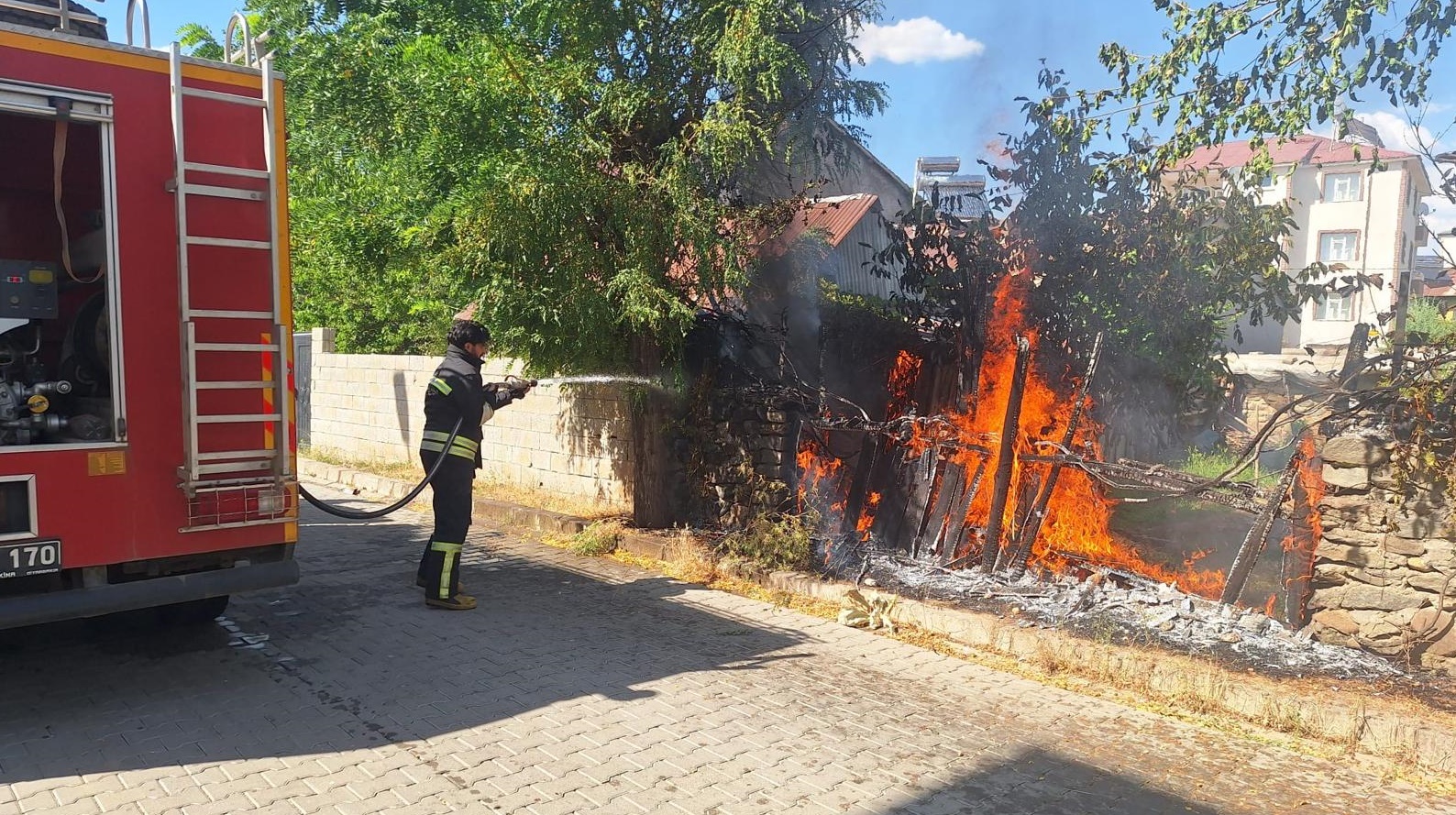 Bahçelik Alanda Çıkan Yangın Söndürüldü