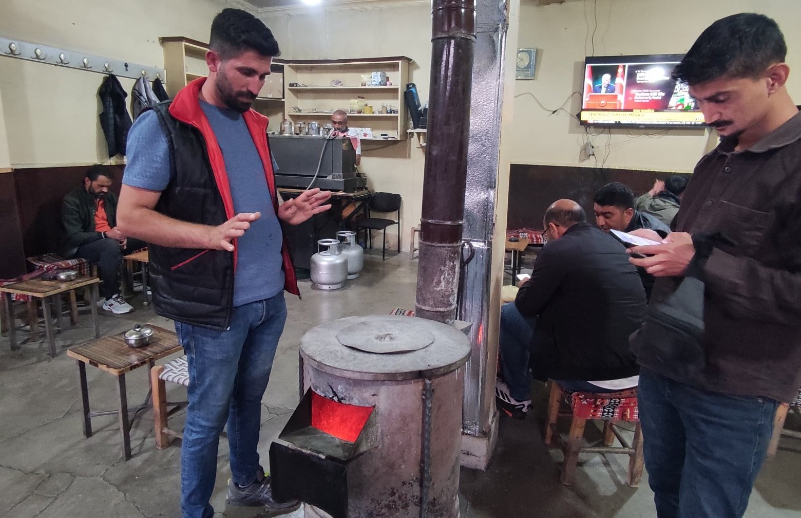 Sıcaklar Türkiye’yi Kavuruyor, Karlıova Üşüyor!