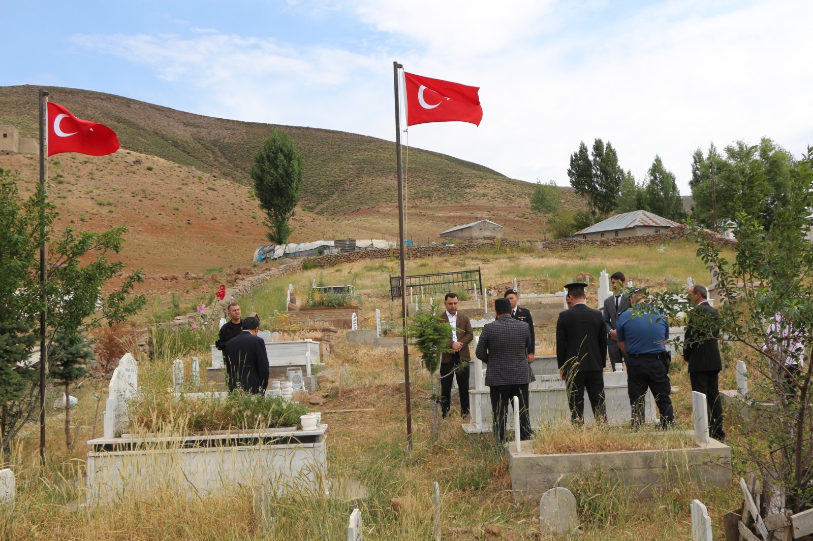 Karlıova’da Şehit Kabirleri ve Aileleri Ziyaret Edildi
