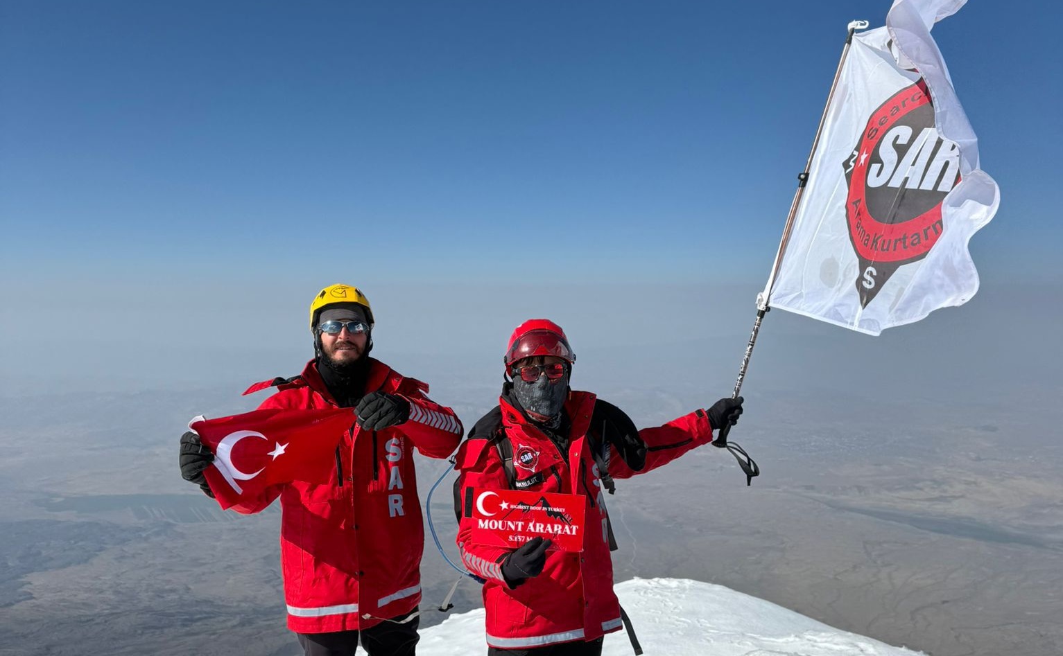 7 Günde 2 Zirve: Bingöllü Dağcılar Sınır Tanımıyor