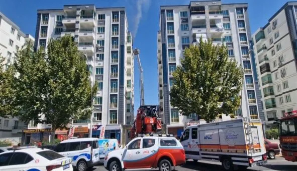 Diyarbakır’da 8 Katlı Binada Yangın: 3 İtfaiye Eri Dumandan Etkilendi