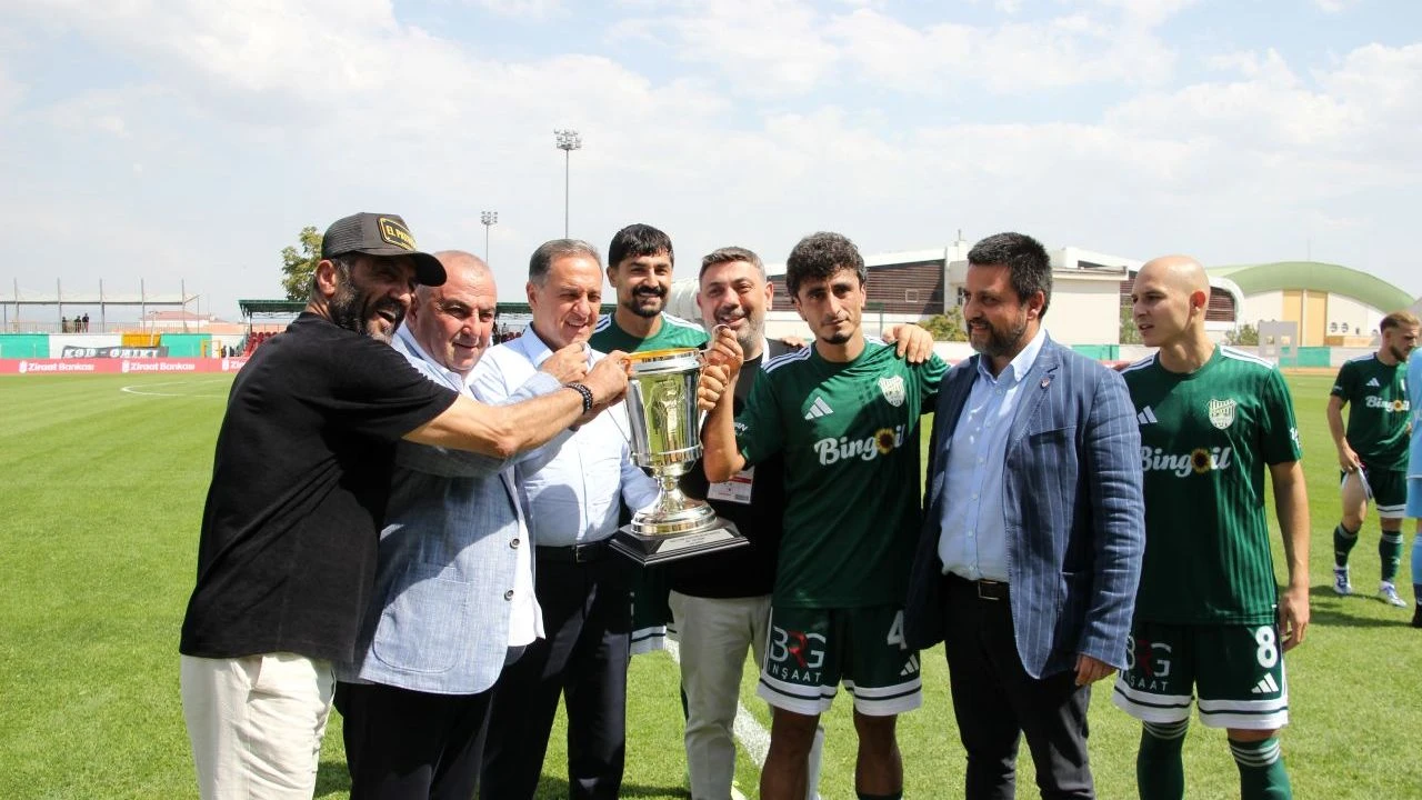 12 Bingölspor, Şampiyonluk Kupasını 4 Ay Sonra Aldı
