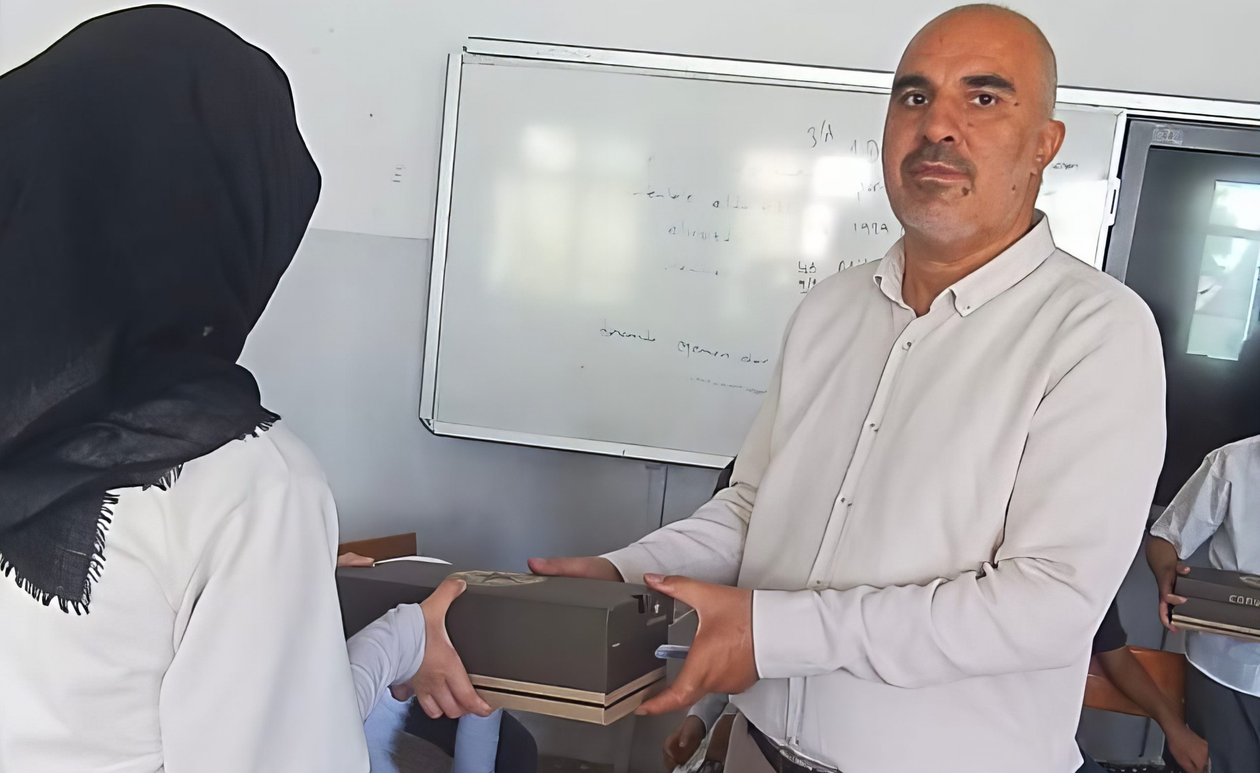 180 Öğrenciye Giyim ve Ayakkabı Yardımı