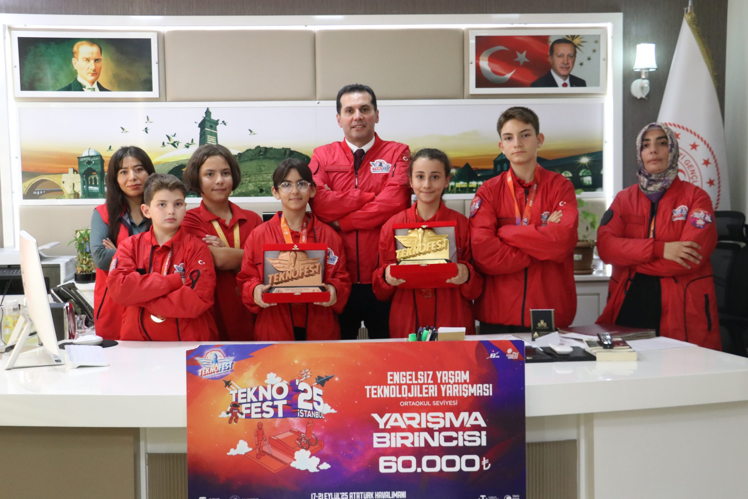 TEKNOFEST Birincisi Diyarbakırlı Öğrenciler, Aldıkları Ödülün Bir Kısmını Gazze’ye Bağışladı