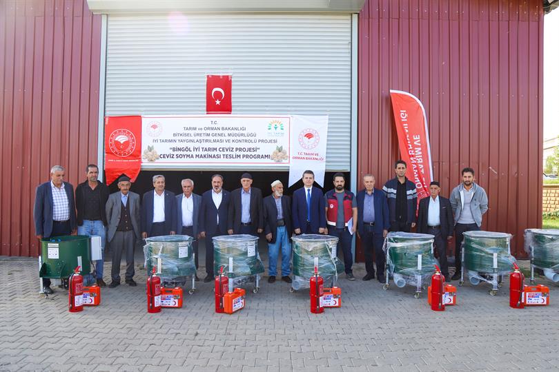 Bingöl’de Çiftçilere Hibe Destekli Ceviz Makinesi