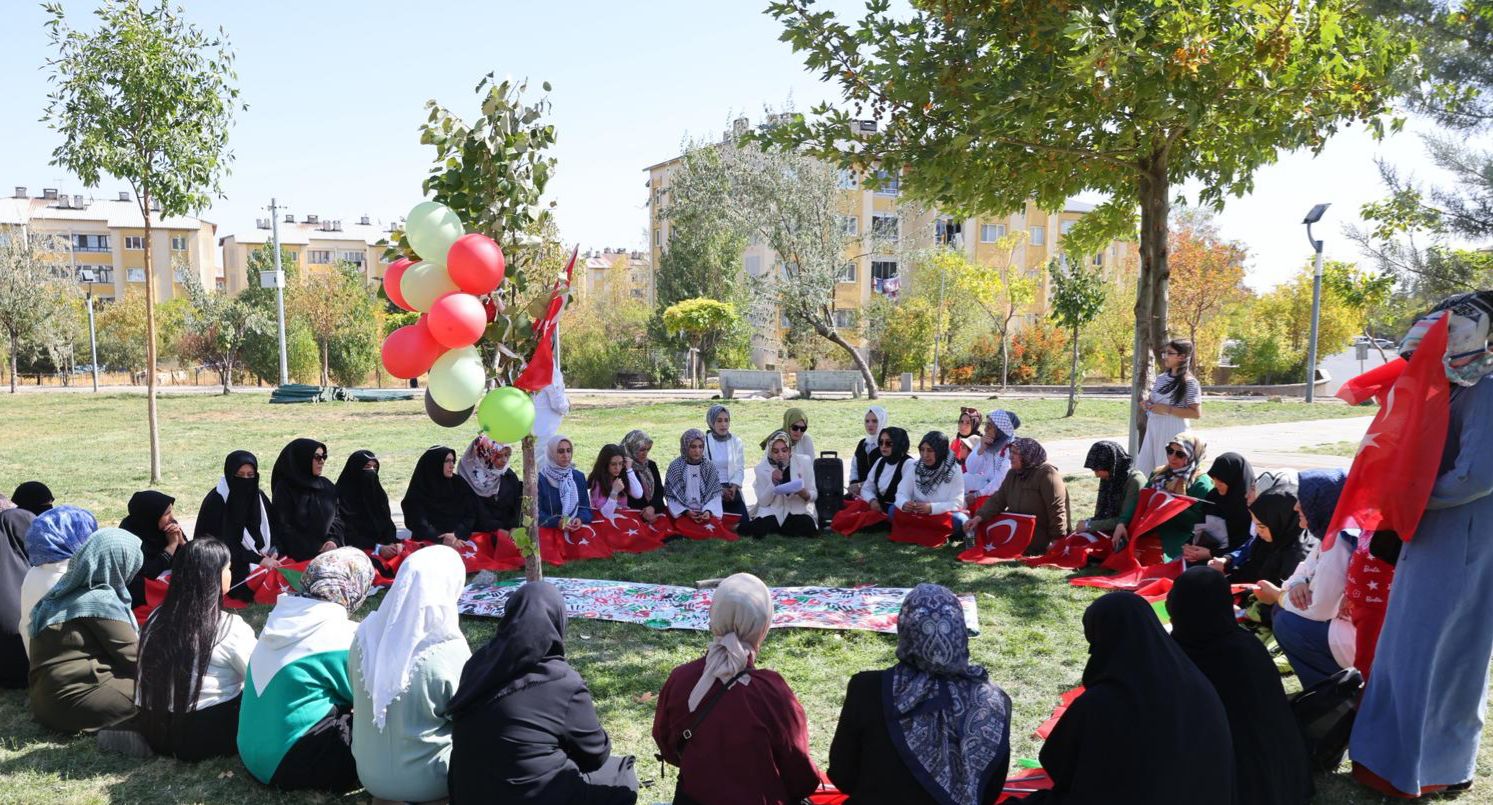 AK Parti Kadın Kolları’ndan Gazze’ye Destek Zinciri