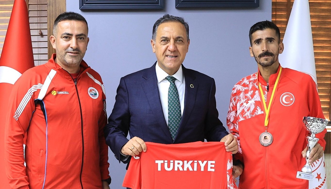 Vali Usta, milli atlet Yavuz Ağralı’yı makamında ağırladı
