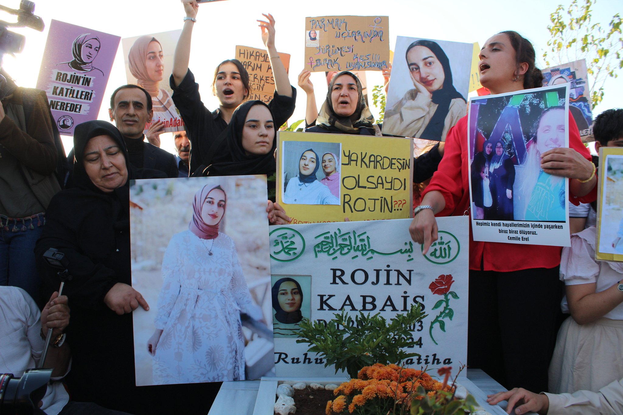 Bingöl Üniversitesi Öğrencilerinden Rojin’e Destek