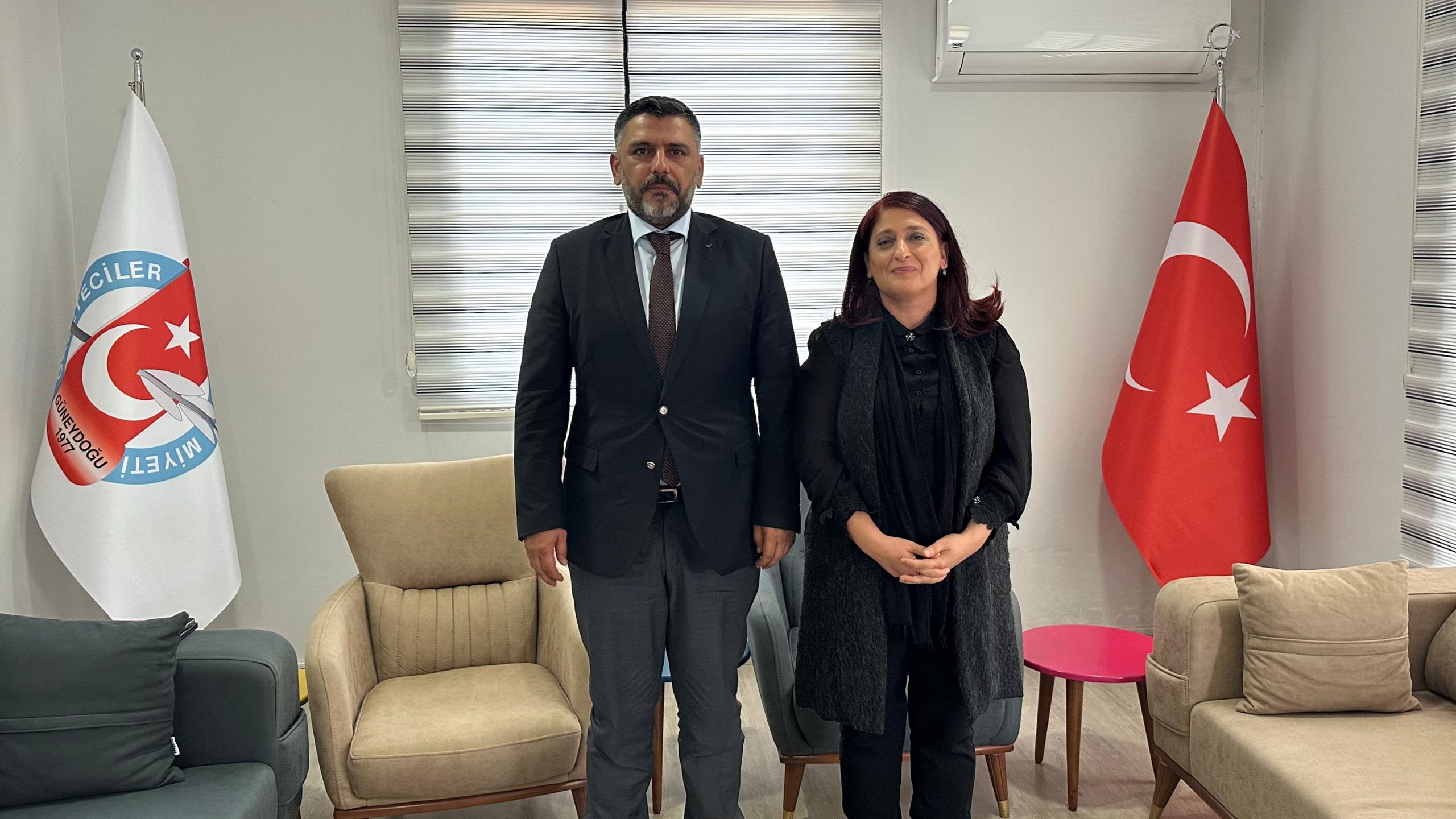 Ünlü Sanatçıdan Gazeteciler Cemiyeti’ne Anlamlı Ziyaret