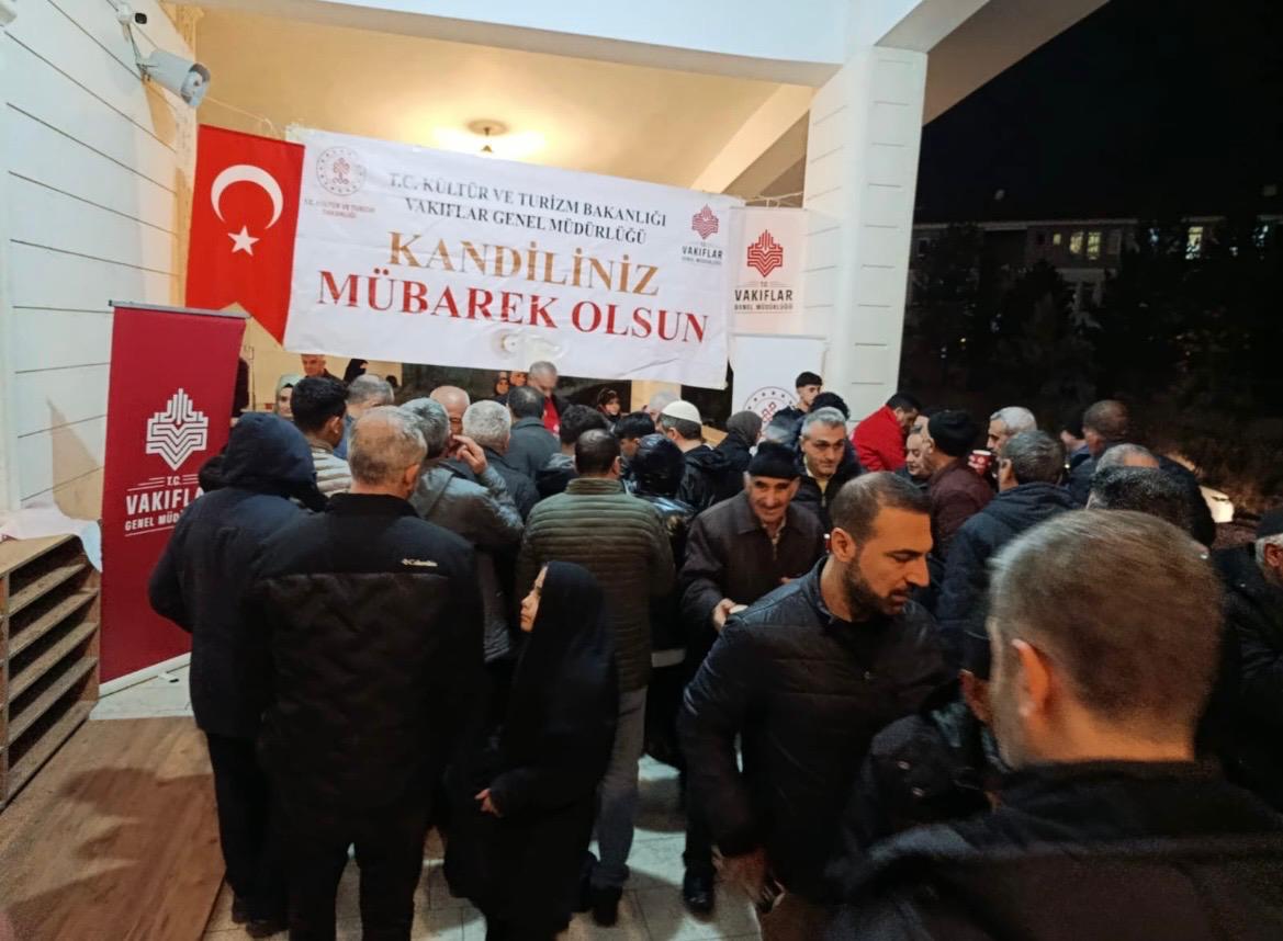 Diyarbakır Vakıflar Bölge Müdürlüğü, 8 Bin 500 Kişiye Salep İkramında Bulundu