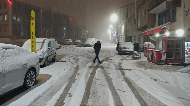 Karlıova’da 10 Köy Yolu Ulaşıma Kapandı