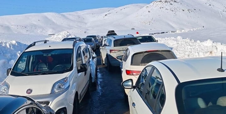 Hesarek’te Giriş Çıkış Kilitlendi