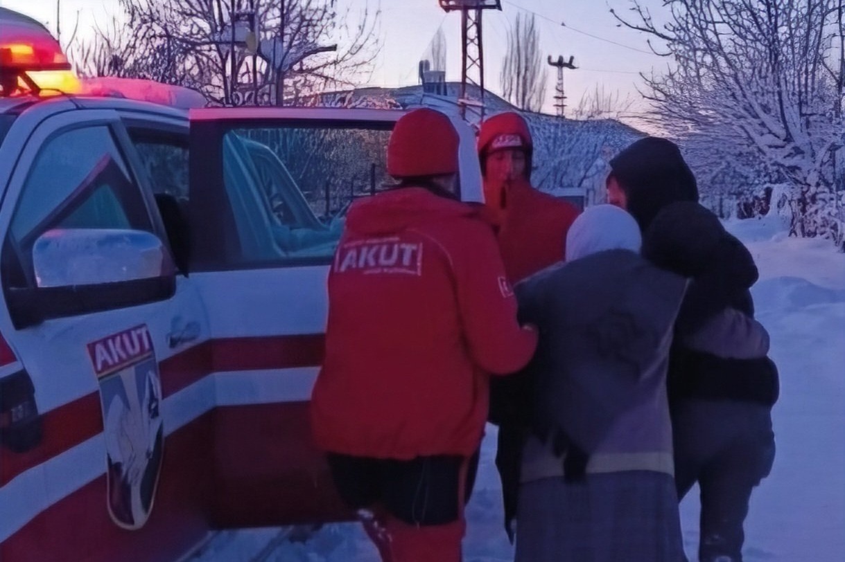 AKUT, Diyaliz Hastasını Kardan Kurtardı