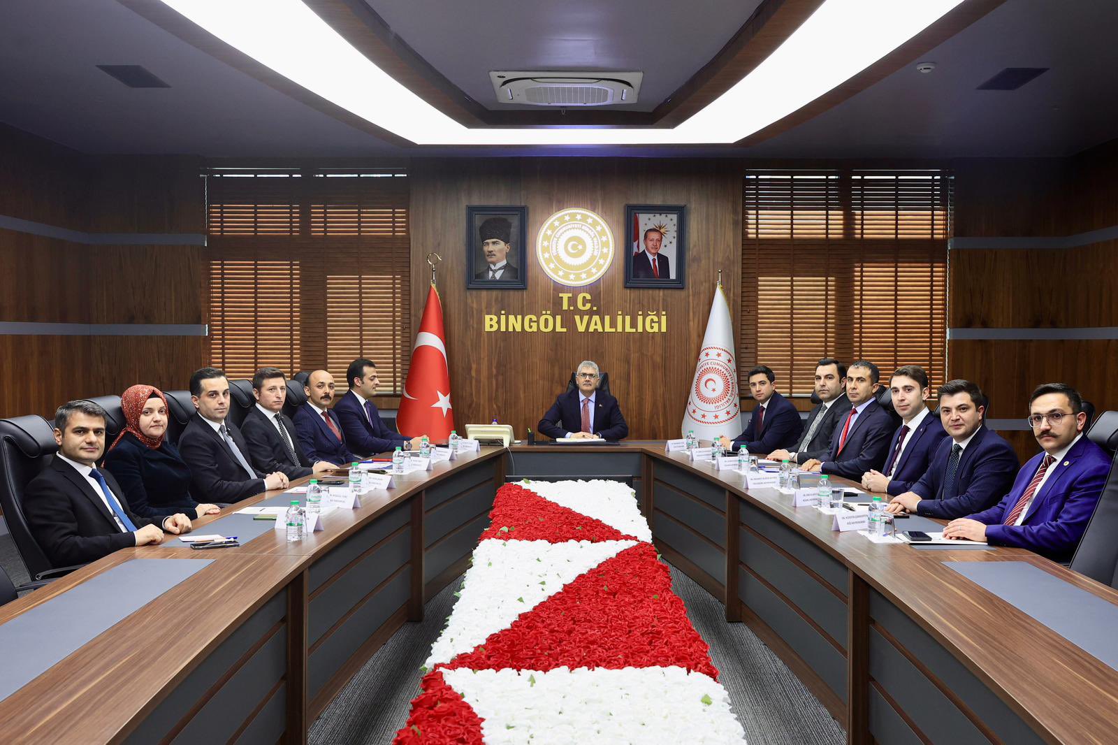 Vali Çelik’ten İlk Değerlendirme Toplantısı