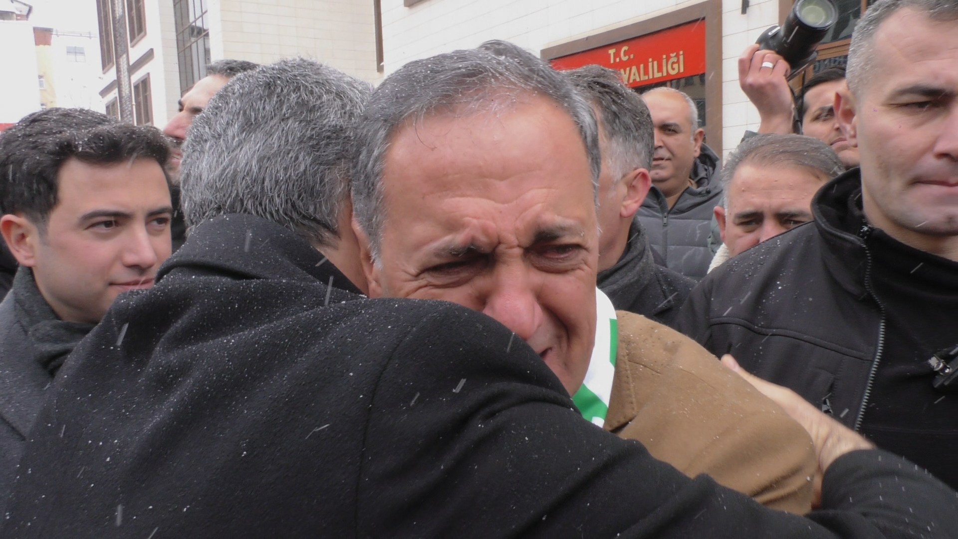 VALİ-8