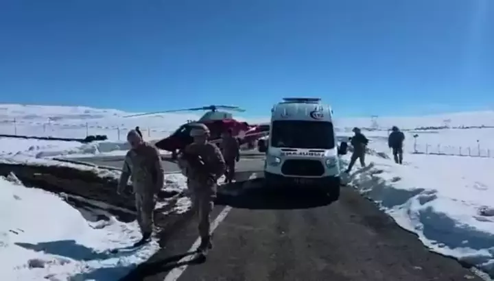 Karlıova’da Kar Engeline Hava Müdahalesi