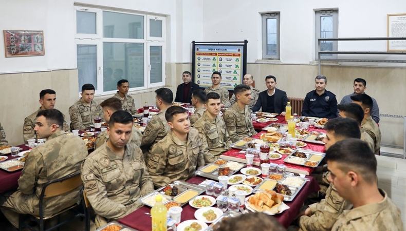 Genç Kaymakamı Güzel Jandarma ile İftarda