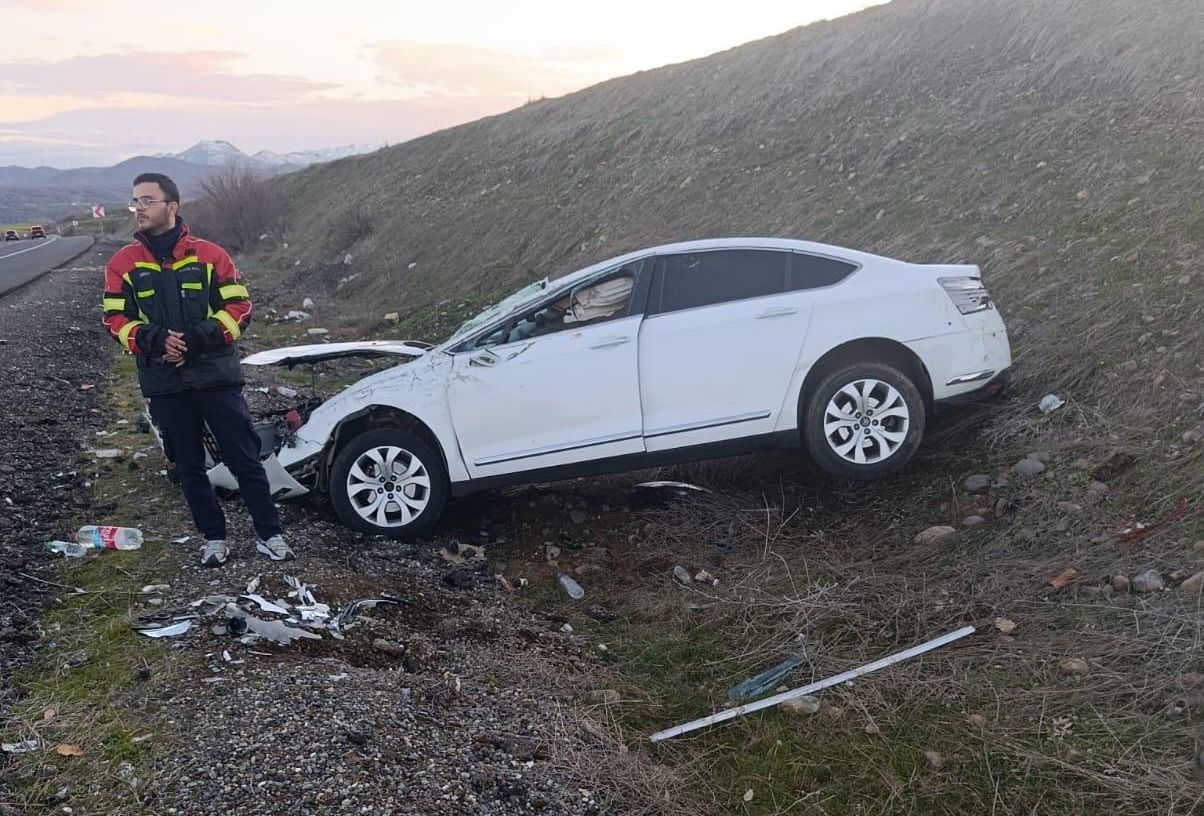 Bingöl’de Otomobil Şarampole Uçtu: 1 Yaralı