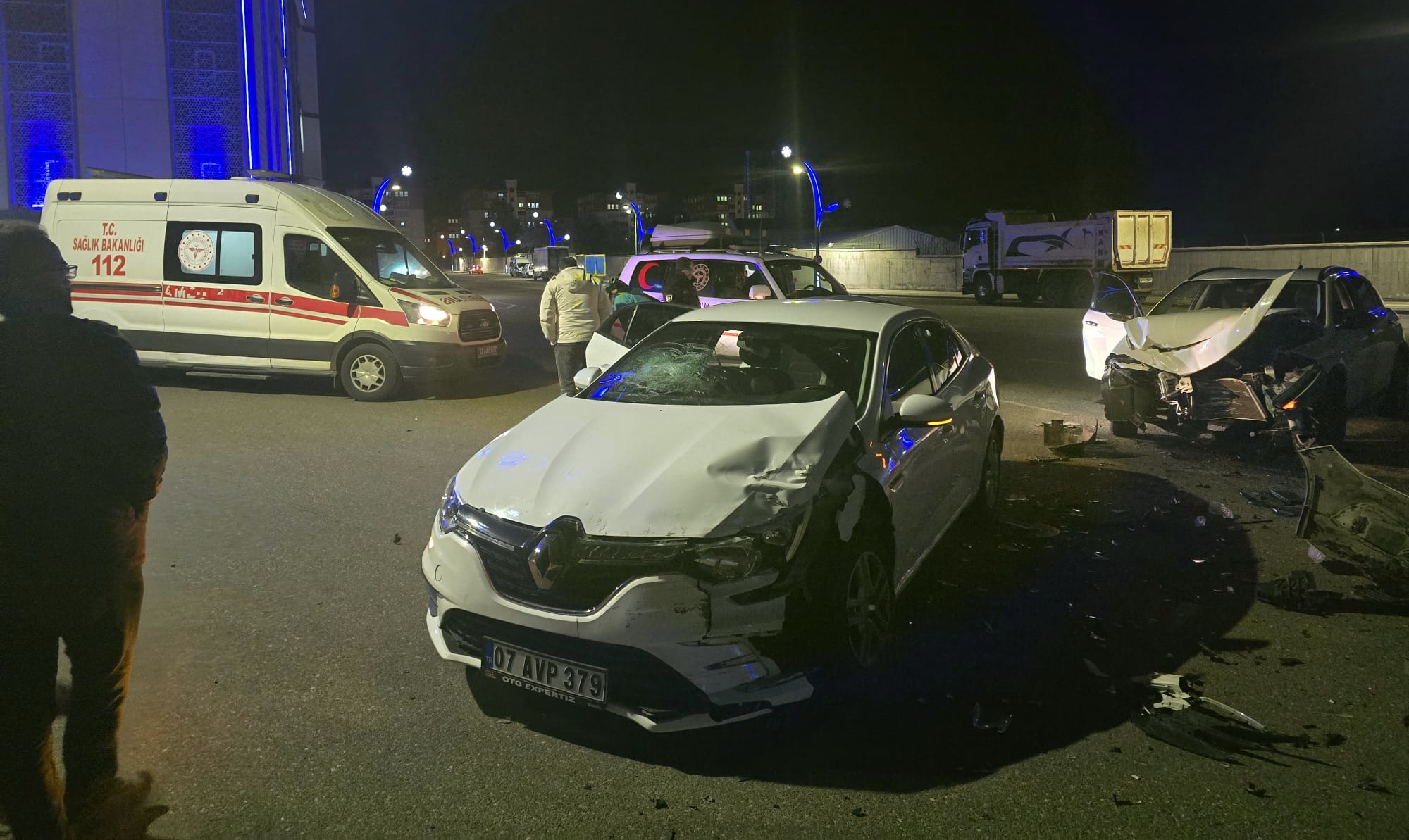 Bingöl’de İki Otomobil Çarpıştı: 4 Yaralı