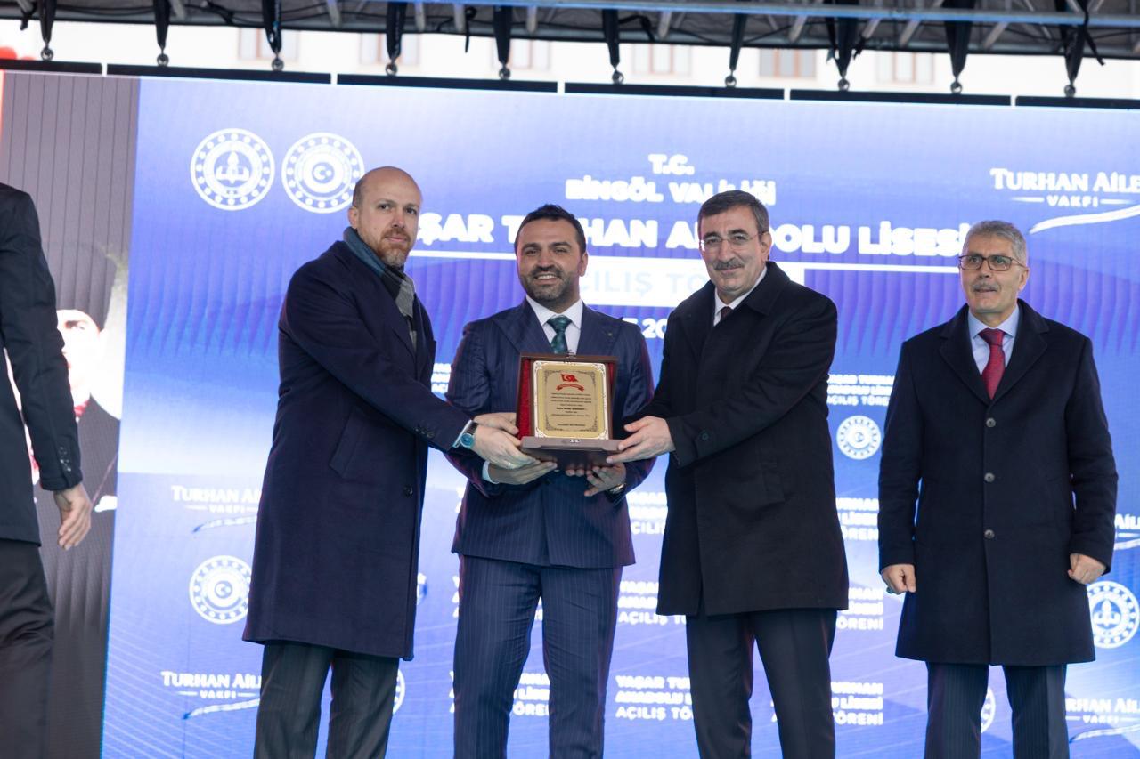 Burak Burulday’a Anlamlı Teşekkür Plaketi
